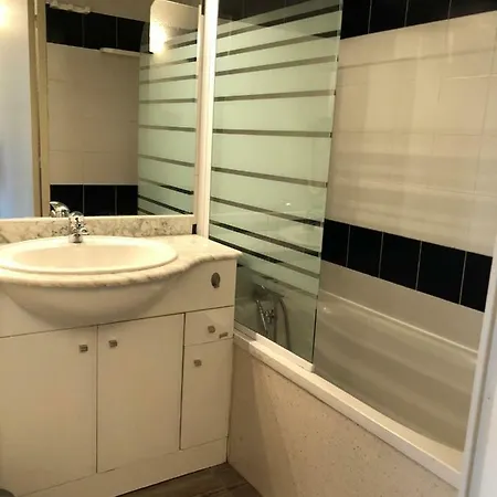 Cannoise, Et Piscine Lägenhet