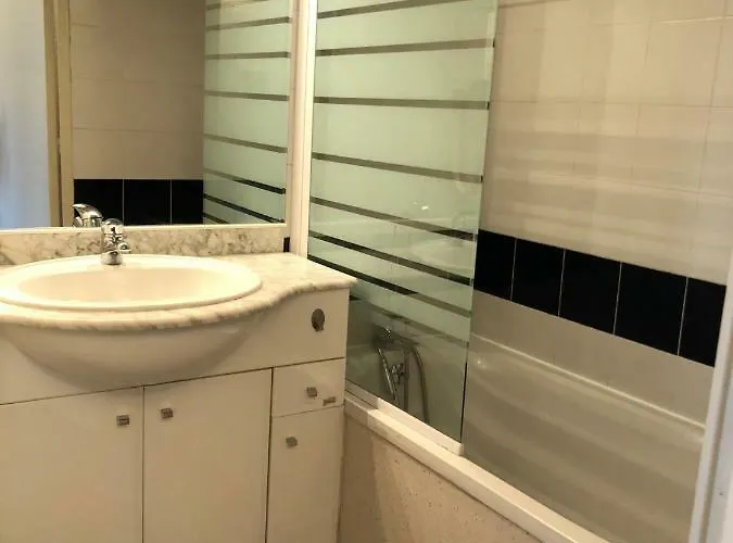 Cannoise, Et Piscine Lägenhet